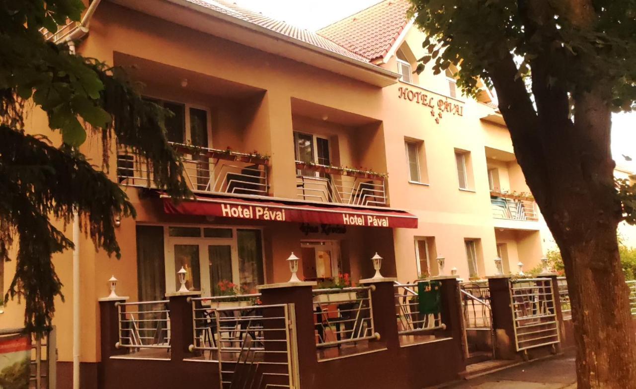 派维尔酒店 Hajdúszoboszló 外观 照片