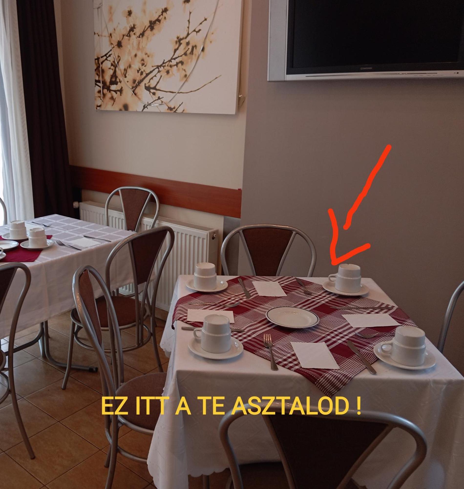 派维尔酒店 Hajdúszoboszló 外观 照片